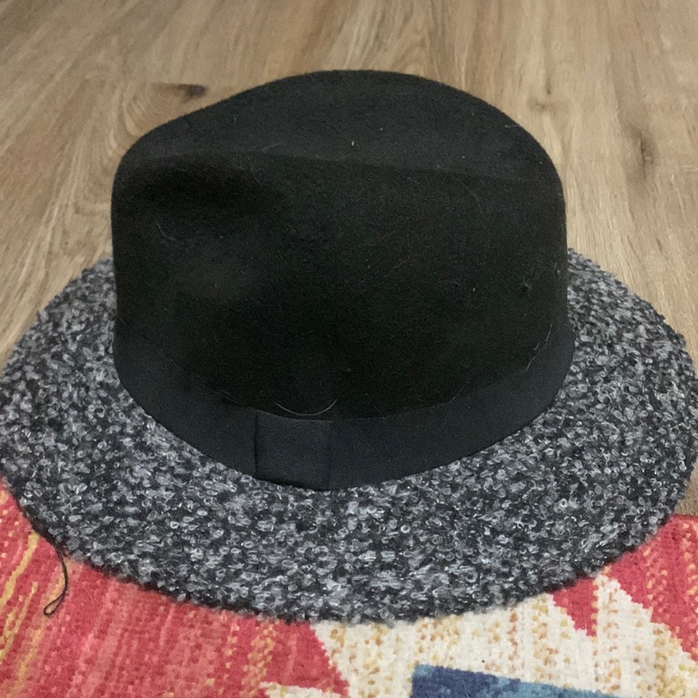 D&Y black top hat